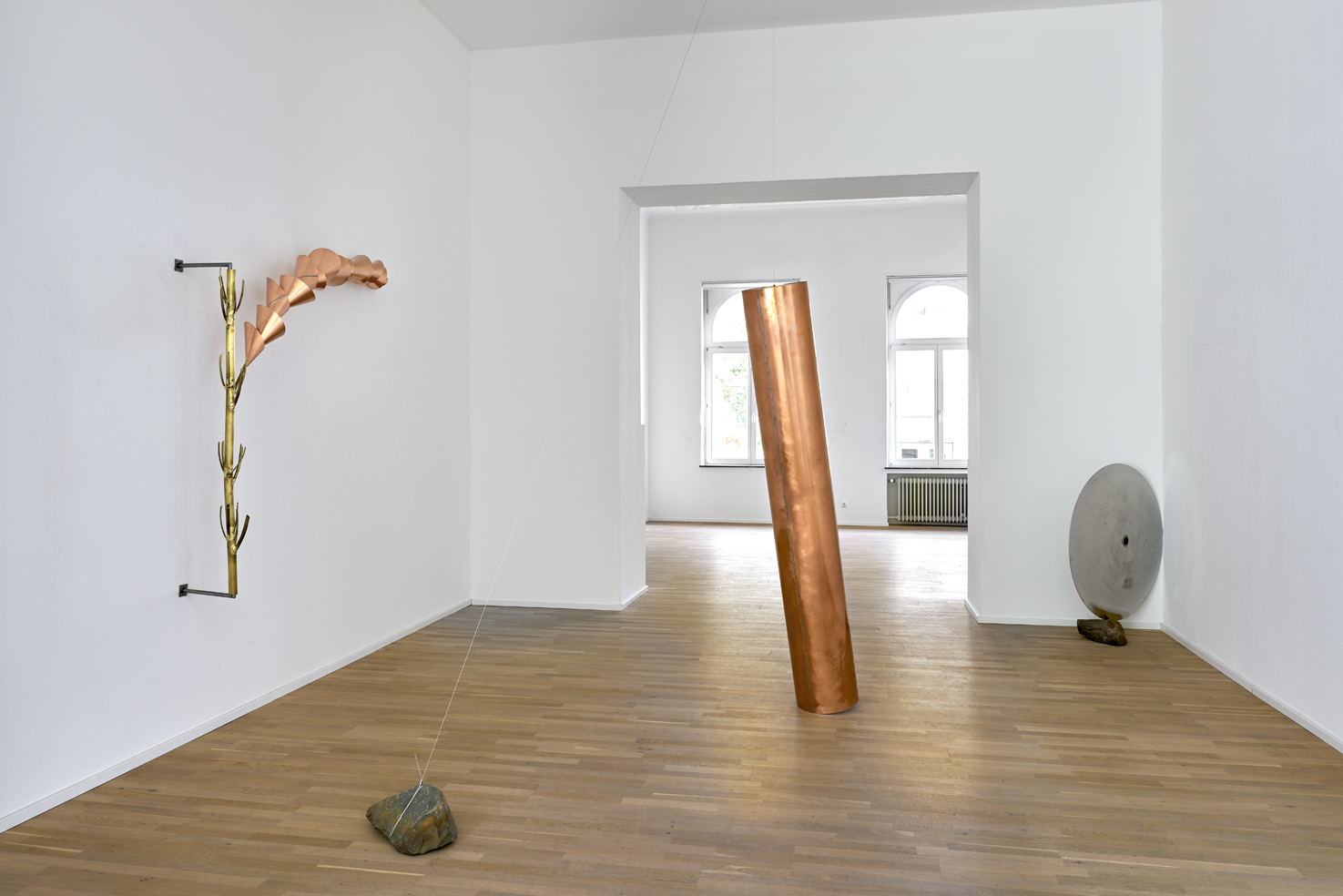 Ausstellungsansicht 2018 - brass, copper, iron  - 2014 - 180 x 190 x 35 cm 